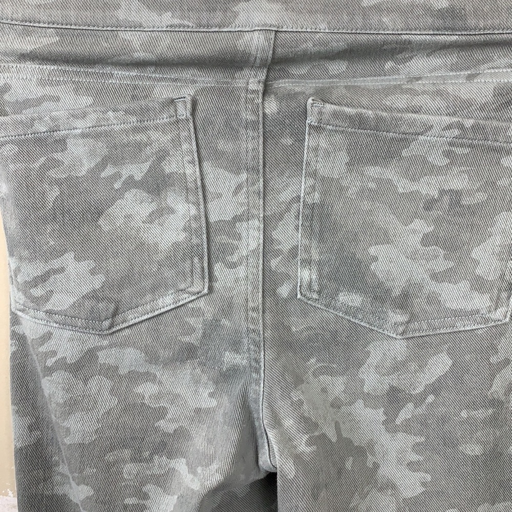SPANX Jeanish Leggings StoneWash Camo - Picture 8 of 9